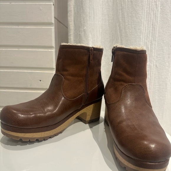 Universal Thread Brown Heeled Boots - Picture 1 of 3